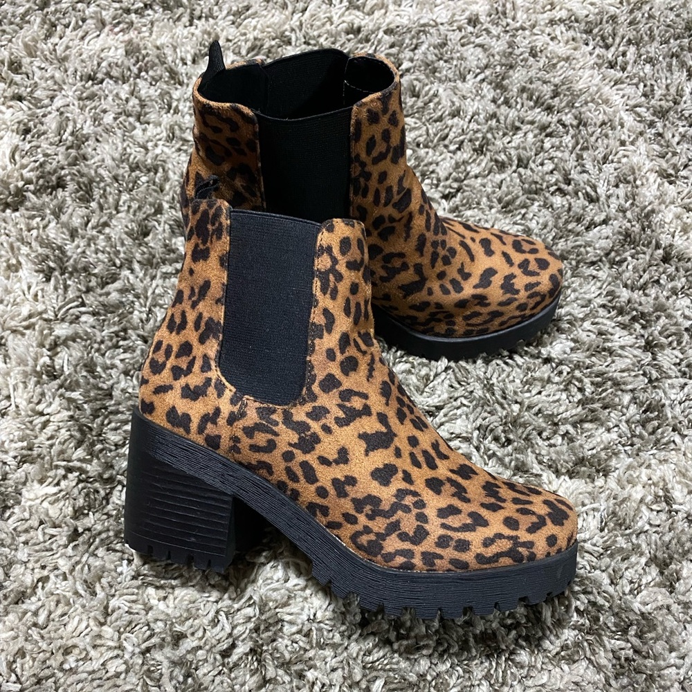 Chelsea cheetah boots